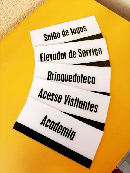 Placas de identificação de ambiêntes